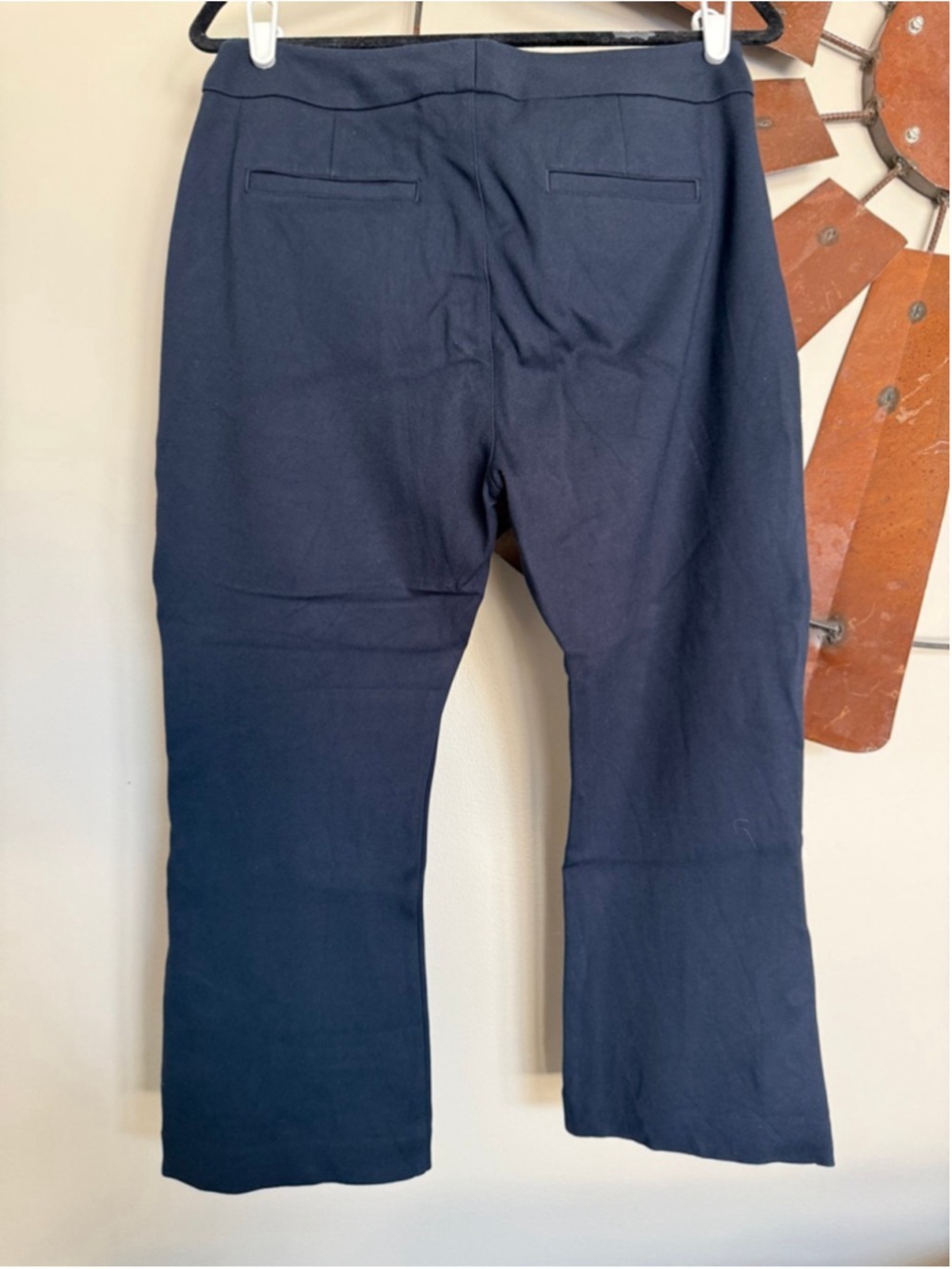 CAbi Keen Kick Flare #6043 Navy Flare Crop Pants Size 8 EUC - Picture 4 of 11